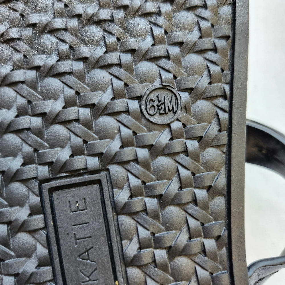 Kelly & Katie Sandals Sarine Black Gold Medallion Summer Beach 6 1/2 Medium - Picture 8 of 9